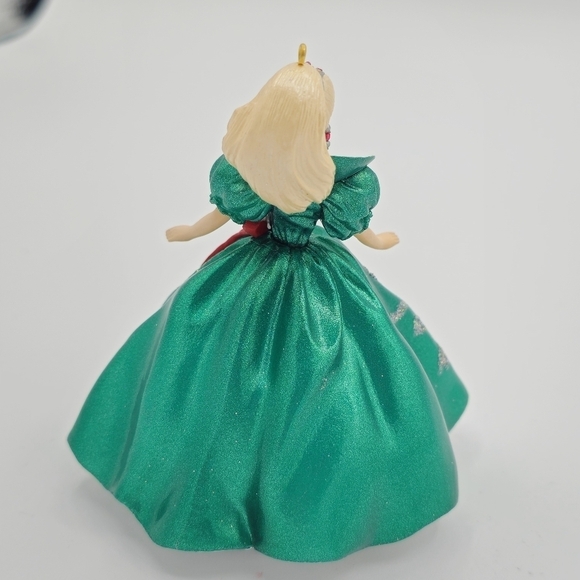 Hallmark 1995 Holiday Barbie Keepsake Ornament - Picture 5 of 6